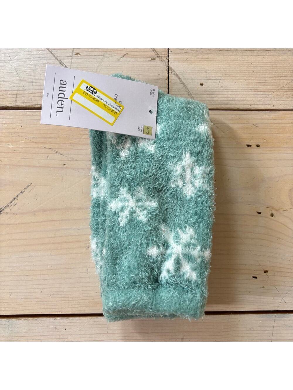 Auden NWT Women's Green/Aqua Snowflake Cozy Crew Socks Size 4-10